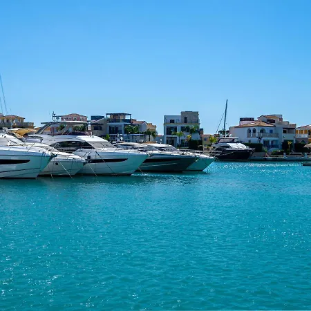 Lovely 1-bedroom Holiday With Balcony All Yours Apartament